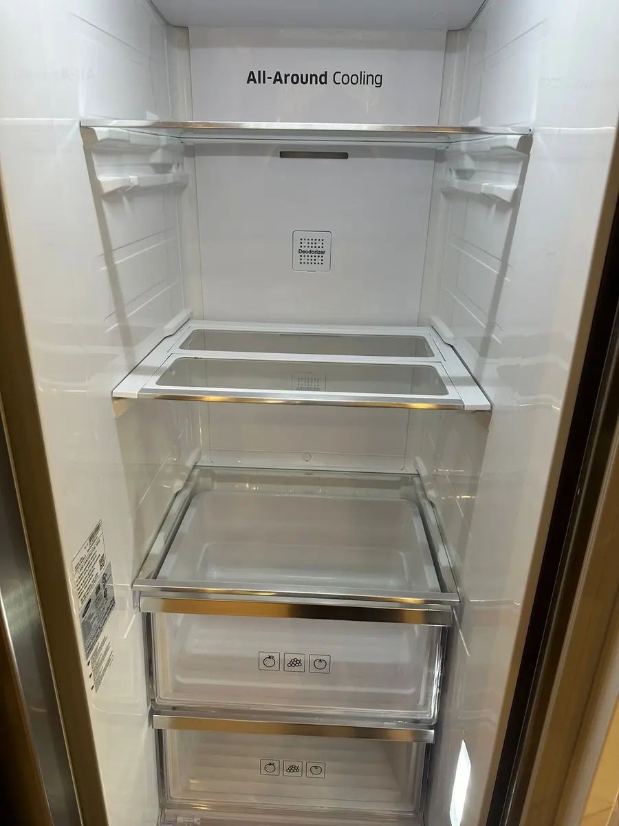 Refrigerator after a detailed Lopes Cleaning service